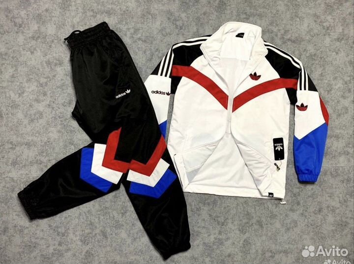 Спортивный костюм adidas мощнейший