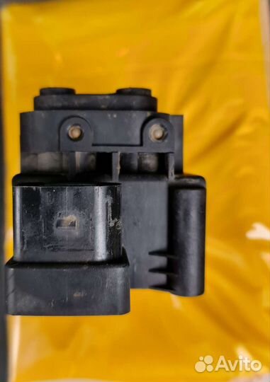 Блок клапанов пневмоподвески Mercedes GL x166