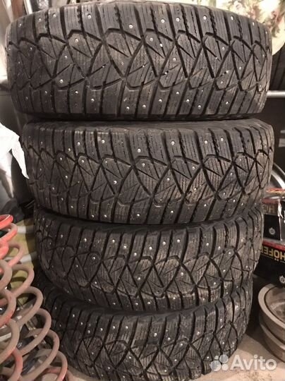 Goodyear Ultragrip 600 215/65 R16