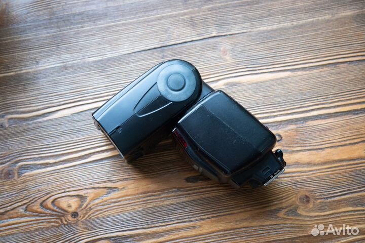 Вспышка Nikon Speedlight SB-700