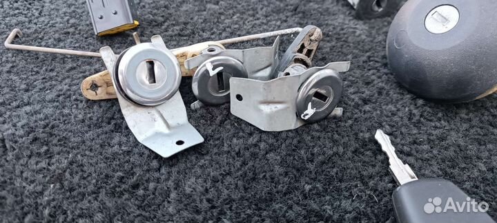 Замок зажигания Рено Логан 1 комплект