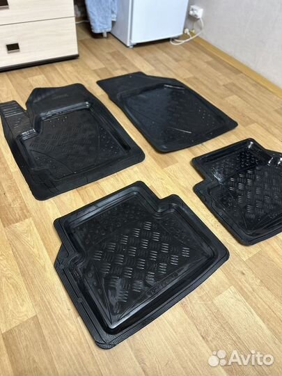 Автомобильные коврики универсальные