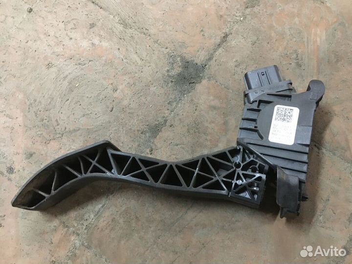 Педаль газа Skoda Octavia A7