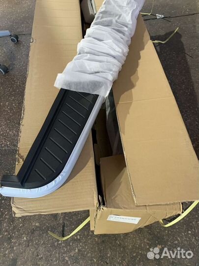 Пороги на Range Rover Sport 06-13 новые