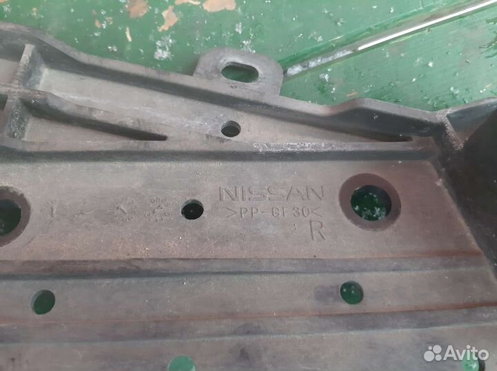 Кронштейн фары Infiniti M25 M37 M56 Q70 Y51