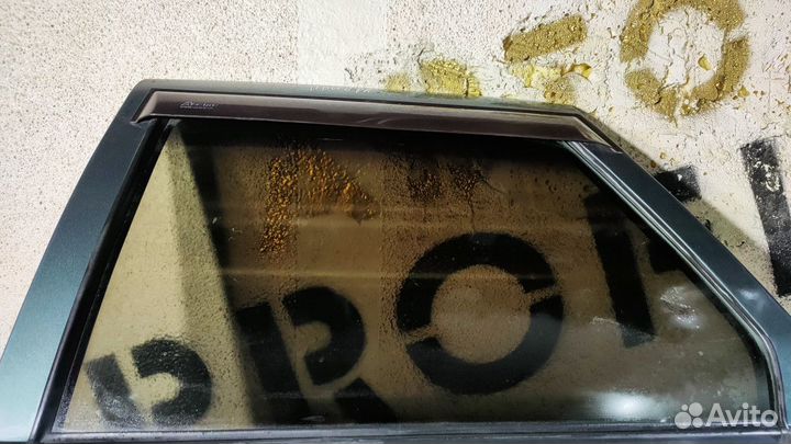 Стекло задней левой двери Лада