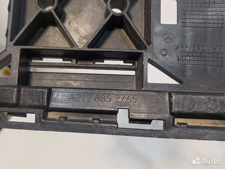 Кронштейн переднего бампера Mercedes W212