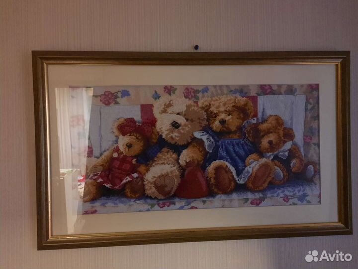 Картина вышитая крестом в рамке