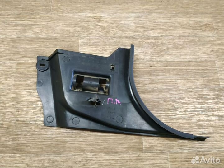 Накладка передней левой стойки крыши Mazda Capella