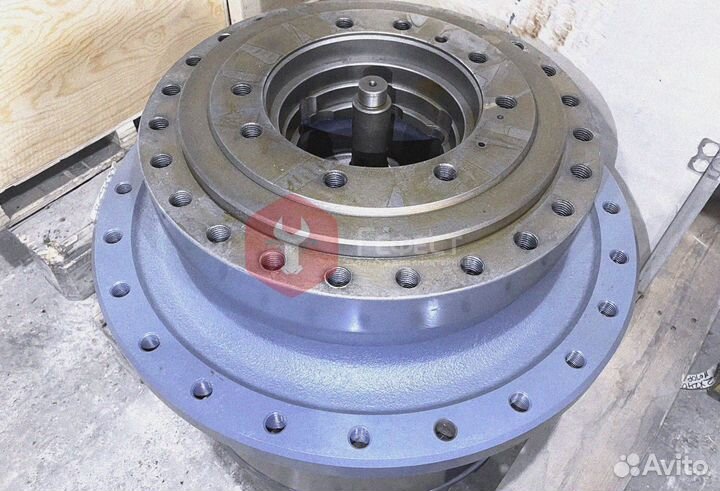 Бортовой редуктор Komatsu PC350-8M0