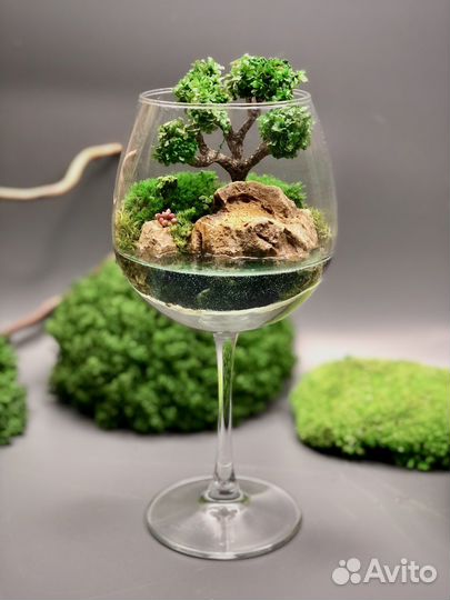 Моссариум в бокале с деревцем