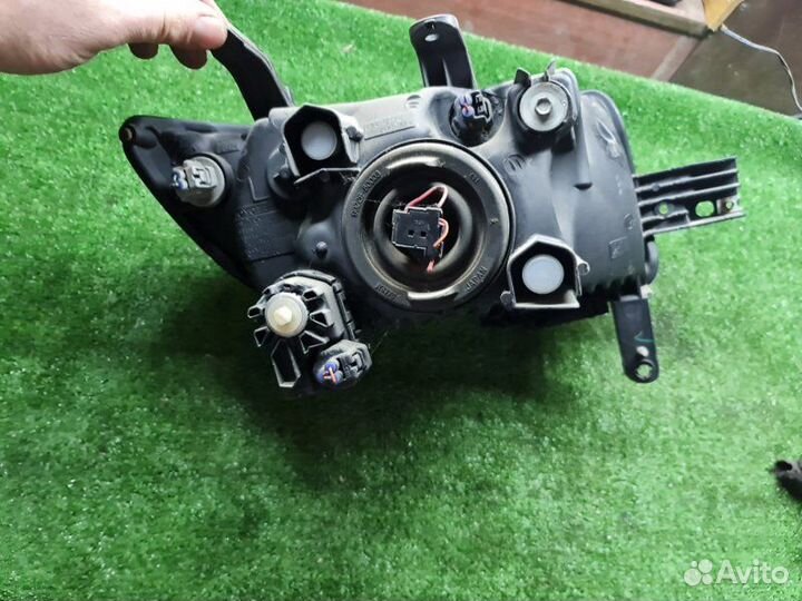 Фара передняя левая Toyota Bb QNC25