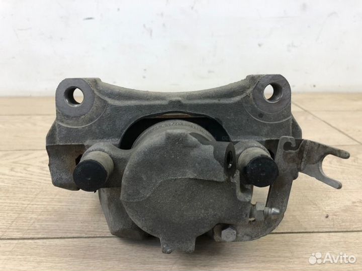 Суппорт тормозной передний правый Audi A4 S-Line