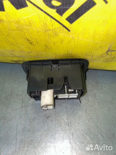 Кнопка стеклоподъемника Toyota Auris E150 1.4 2008