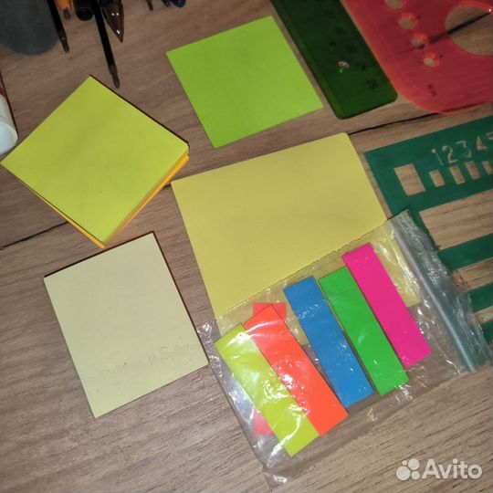 Канцелярия б/у: линейка, трафарет, ручки, клей