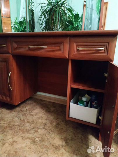 Туалетный столик