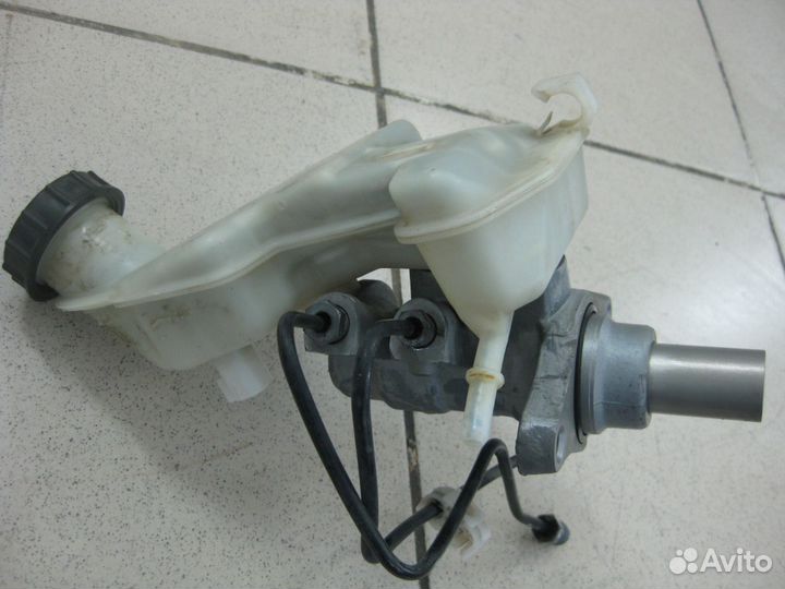 Главный тормозной цилиндр и бачок Форд Фиеста 5