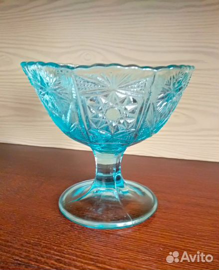 Конфетница на ножке. Купоросное стекло