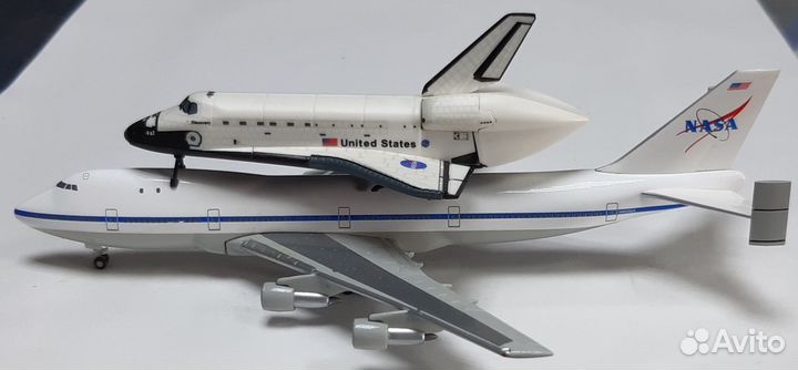 Модель самолета B 747-SR46SCA + Discovery 1:500