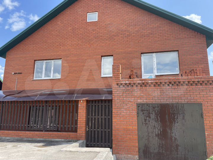 Коттедж 310 м² на участке 6 сот.