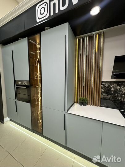 Кухонный гарнитур выставочный образец