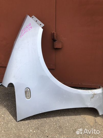 Крыло переднее левое Mitsubishi colt