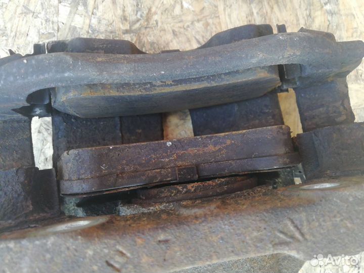 Суппорт тормозной передний правый Peugeot 2008