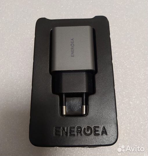 Сетевое зарядное устройство EnergEA Ampcharge USB