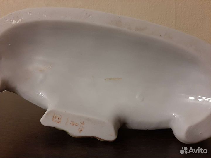 Фарфоровая салфетница