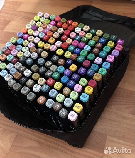 Набор профессиональных маркеров для рисования