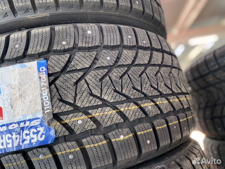 Tri Ace Snow White II 255/45 R19 104H