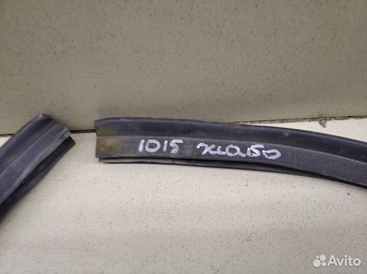 Уплотнитель капота Cruze 2009-2016