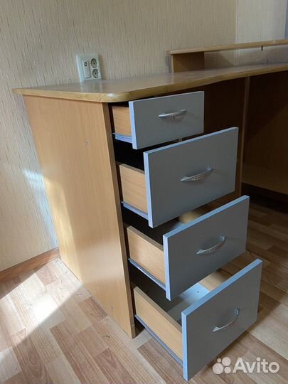 Школьный уголок