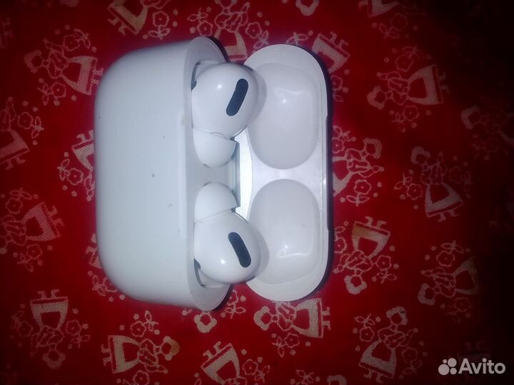 Airpods белые (чехол в подарок черный цвет)