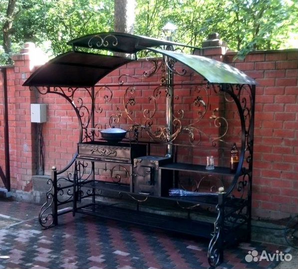 Мангал с крышей