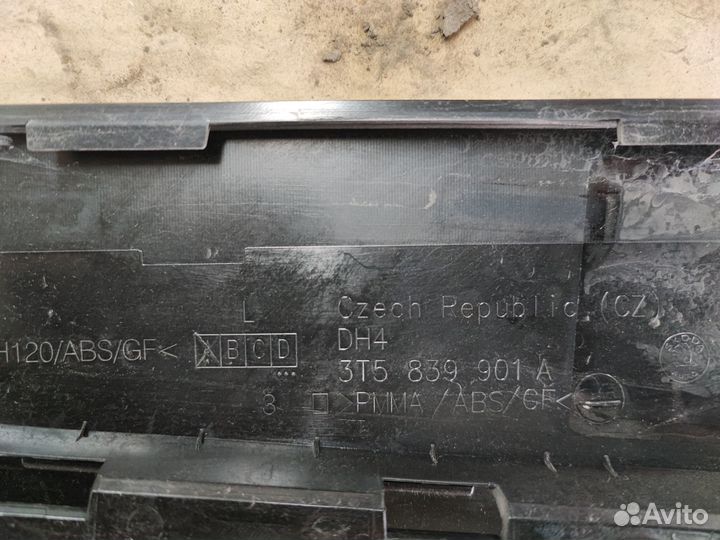 Накладка задней двери skoda superb II combi