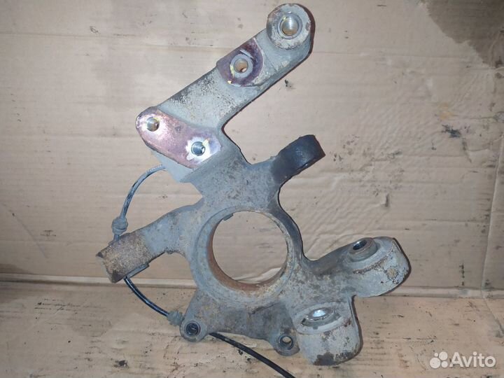 Цапфа (кулак поворотный) задняя левая Ssangyong