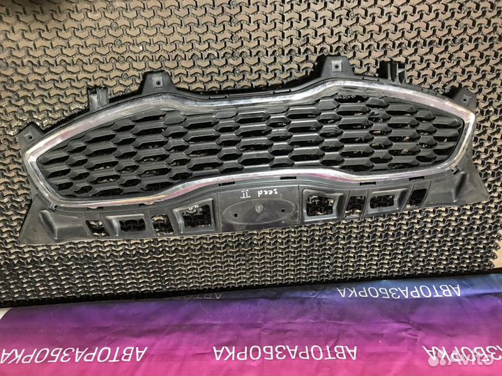 Решетка радиатора Kia Ceed