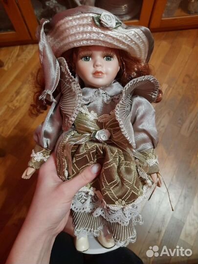 Фарфоровая кукла Little Queen Collection Надежда