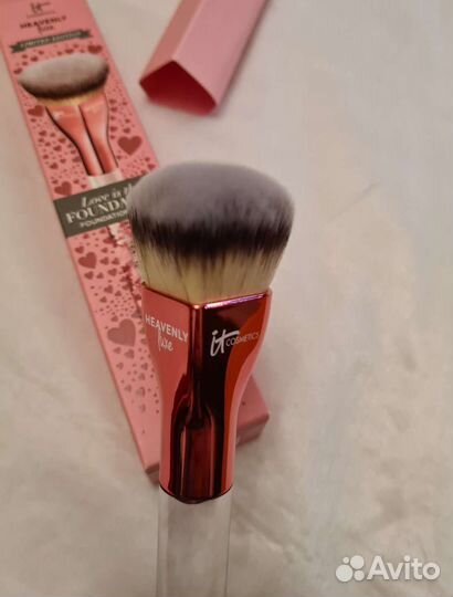 It Cosmetics foundation brush