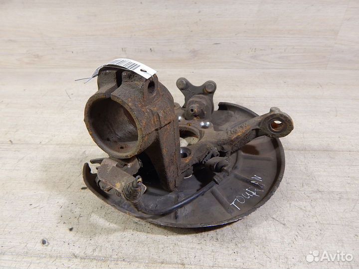 Кулак поворотный передний левый Vw Touran