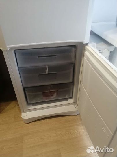 Холодильник бу Indesit