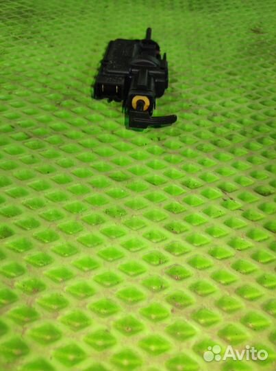 Активатор замка крышки бензобака Меган 2