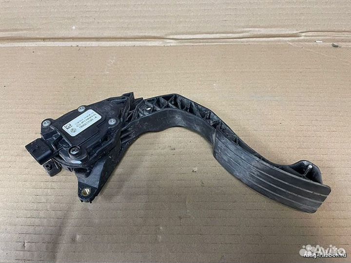 Педаль газа Renault Logan II (14.) M/T