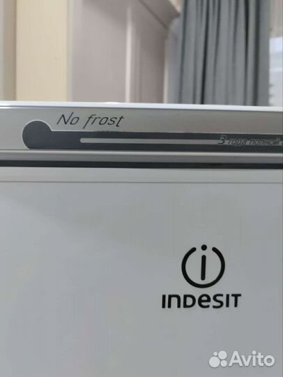 Морозилка вертикальная Indesit