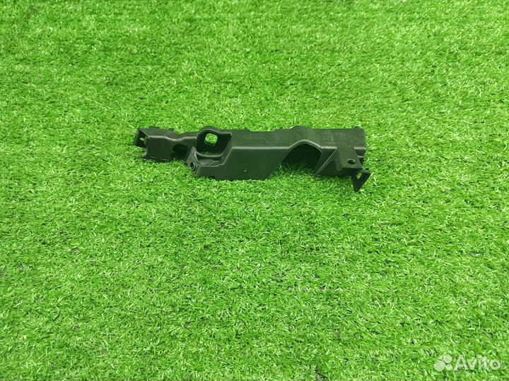 Крепление бампера переднего левое Audi A6 C7 VAG