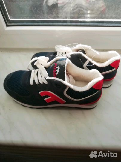 Кроссовки женские