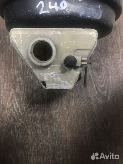 Вакуумный усилитель тормозов передний