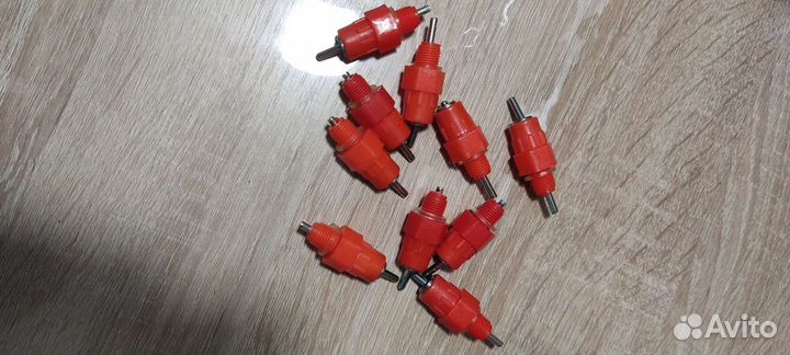 Поилки для кроликов и кур