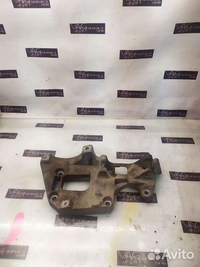VAG Кронштейн генератора VW golf